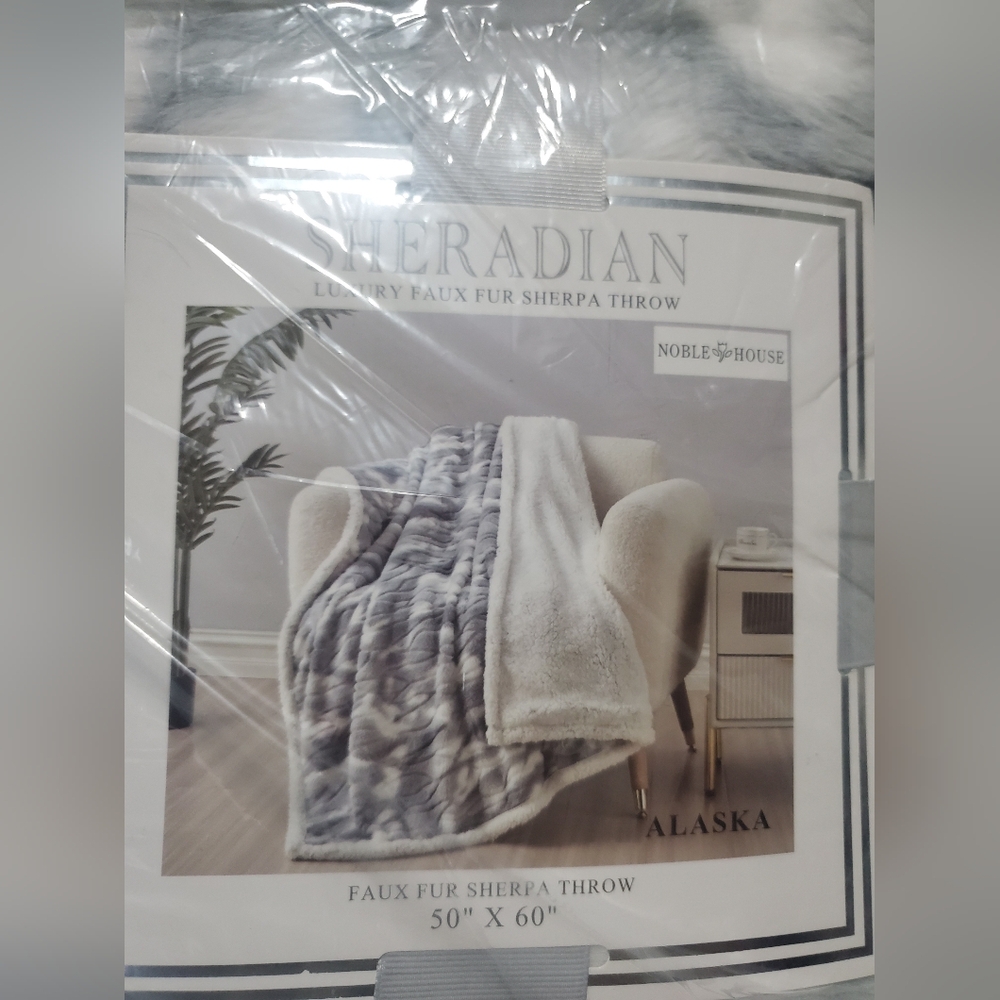 Noble House Alaska Sheradian Luxury Faux Fur Sherpa Throw - Picture 4 of 4